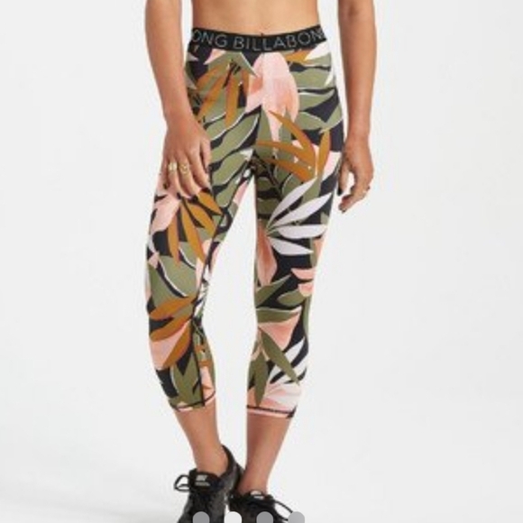 Billabong In Motion Tropical Crop Leggings M NWT - Picture 1 of 8